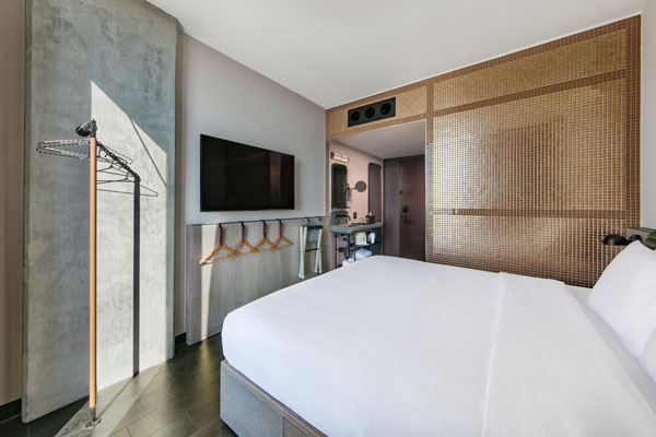 Hotels 4 MoxyKingHero sc3